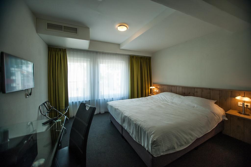 Hotel Taurus 쿠에익 외부 사진